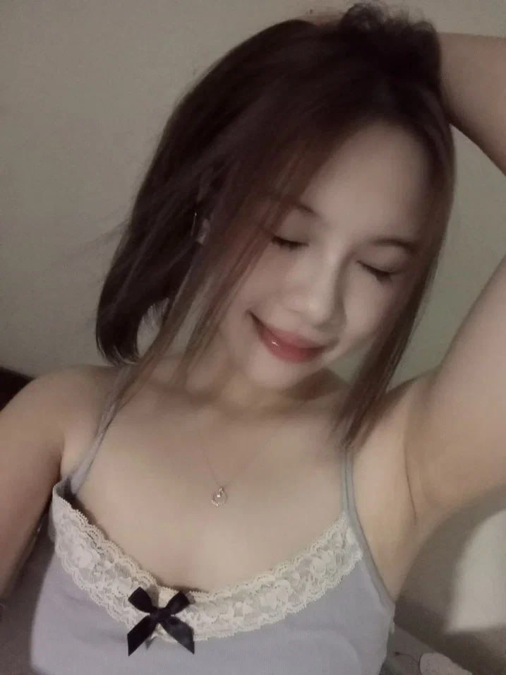 Nadia Noja với bộ ngực mềm mại lần đầu xuất hiện trong phim khiêu dâm với cảnh thác loạn trên giường!