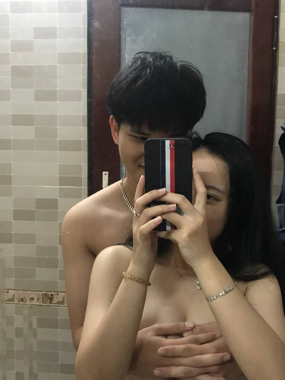 Thấy vợ yêu stress vì công việc, Ông chồng khuyên Người vợ đi mát-xa và cái kết